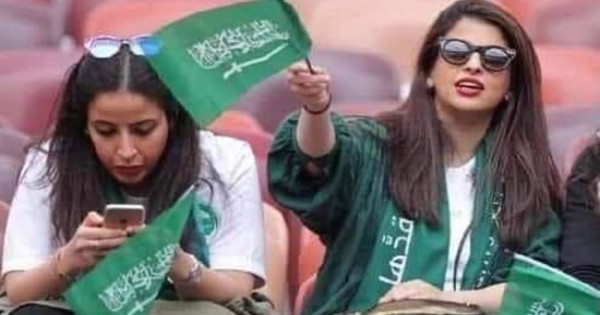 خالد منتصر عن تحرير المرأة السعودية وظهورها في كأس العالم: واحنا عندنا بيفرضوا الاسدال زياً مدرسياً لبنات 10 سنين!