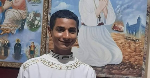 وكيل صحة البحر الأحمر يلتقى أسرة "مينا ناصر" وينقله لرعاية متقدمة والأنبا ايلاريون يتابع الحالة.. وأسرته تطلب الصلاة لأجله