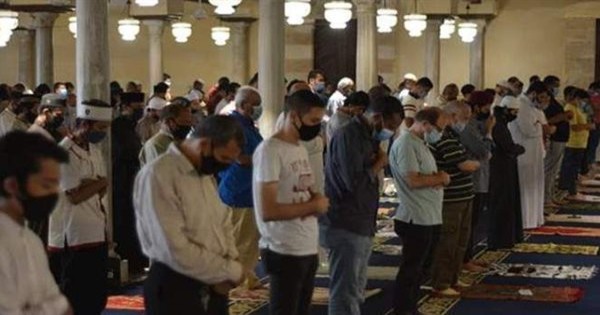 الإفتاء: يجب ترك العمل بمجرد سماع الأذان الأول لصلاة الجمعة