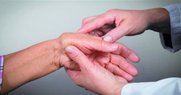 ما هو الروماتويد السلبي؟.. أخصائي أمراض الروماتيزم المناعية تجيب