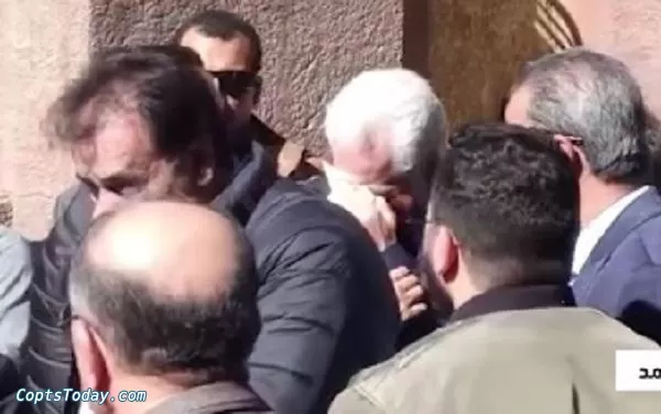إنهيار حمدين صباحي أثناء صلاة الجنازة على أمين إسكندر - فيديو