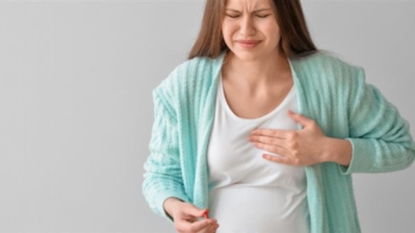 استشاري يكشف أسباب ألم القلب المفاجئ خلال فترة الحمل