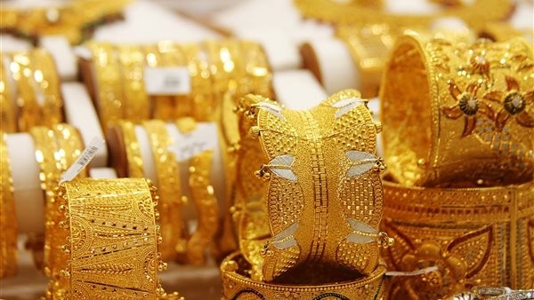تحديث لحظى لسعر الذهب.. تاجر يكشف كيفية حساب مصنعية الذهب على المنتجات اللوكس والشعبي (فيديو)