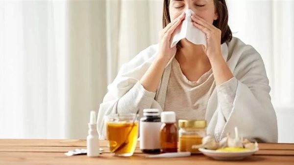 مشروبات تخفف حساسية الأنف.. استشاري يجيب