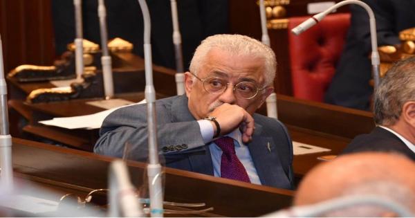 طارق شوقي : لا تخفيف أو إلغاء لمناهج أو توزيع الطلاب على أوقات متفرقة الترم الثاني