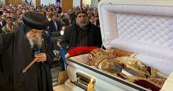 بالصور..صلاة جناز مثلث الرحمات أنبا لوكاس أسقف أبنوب والفتح وأبنوب الحمام وأسيوط الجديدة