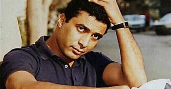 بخط يد أحمد زكى.. وثيقة تكشف تنازله عن أجره فى أحد الأفلام بقيمة 200 جنيه