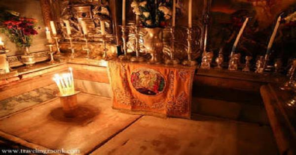 كيف ينبثق النور المقدس من قبر السيد المسيح؟