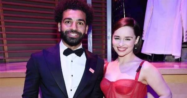 بعد سخرية المصريين.. إميليا كلارك تستبدل صورة محمد صلاح بعمرو مصطفى