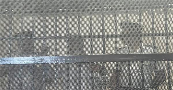 محاكمة قاتل كاهن الإسكندرية.. القاتل يلوح بعلامة النصر ويؤكد: لا معرفة لي بالمجني عليه
