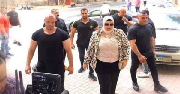 القبض على مُعلمة الأحياء وزوجها و4 «بودي جارد»