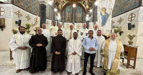 الرئيس العام للرهبنة الكرملية فى العالم يزور سانت تريزا بشبرا