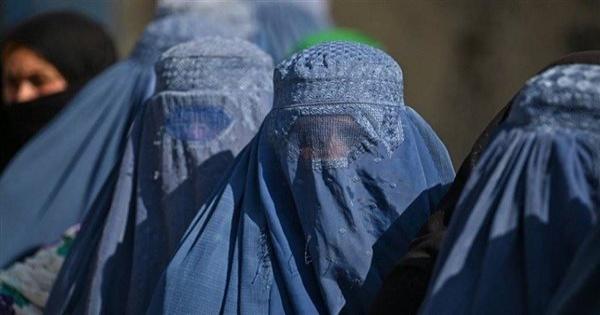 بعد إجبارهن على ارتداء البرقع.. هكذا خنقت طالبان الأفغانيات