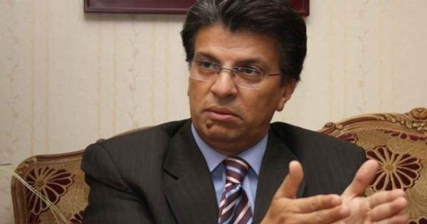 خالد منتصر يعلق علي دفع الأهالي 2 مليار جنيه لـ"مستريح أسوان"