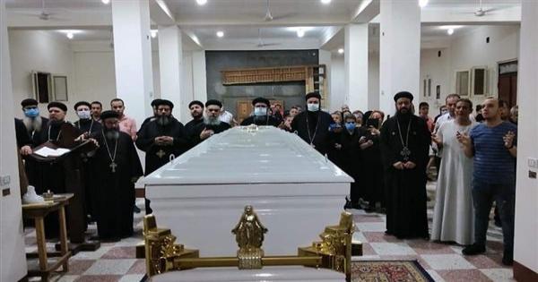 البابا تواضروس ينعى المكرسة مارينا أديب - صور