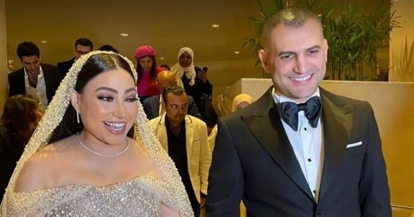 بحضور النجوم والمطربين.. وصلة رقص لـ بوسي وزوجها - فيديو