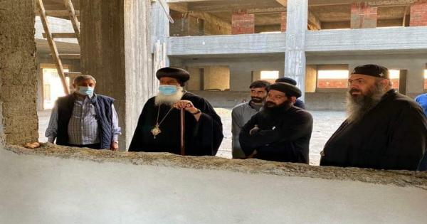 الانبا ثيئودوسيوس يقدم مدرسة سان جوزيف لخدمة الشعب والوطن