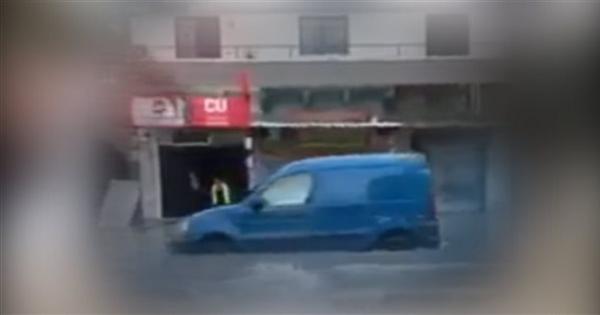 على غير العادة.. الفيضانات تدمر مدنا لبنانية والسيول تغطى الشوارع  | فيديو