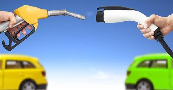 أيهما أفضل السيارات الكهربائية أم البنزين؟.. تعرف على أبرز المزايا والعيوب