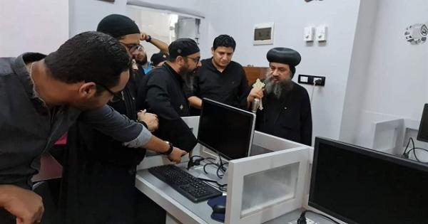 الانبا بموا يفتتح مركز البابا شنودة للكورسات والبرمجه بكنيسة الانبا انطونيوس بالسويس