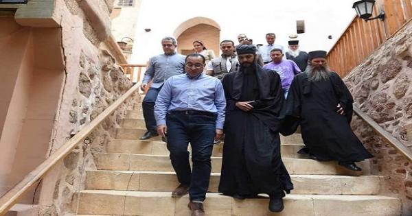 رئيس الوزراء يتفقد مشروع تطوير منطقة وادي الدير بسانت كاترين والرهبان يشيدوا بالمشروع