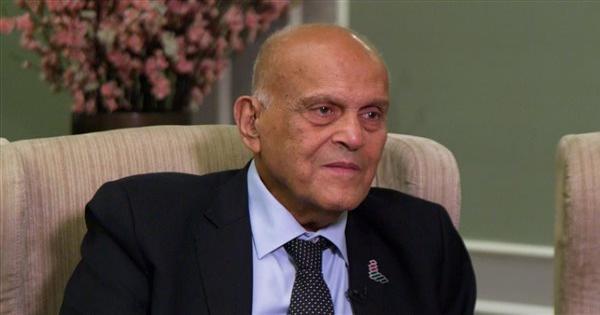 انسى الفلوس وهقولك تعيش إزاي.. مجدي يعقوب يوجه نصائح ذهبية لأطباء مصر - فيديو