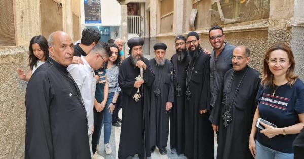 الأنبا بموا يفتتح مركز البابا شنودة بكنيسة الأنبا انطونيوس بالسويس