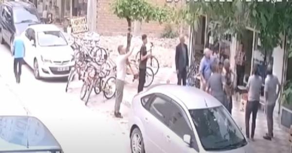 نجاة رضيع من الموت بأعجوبة بعد سقوطه من «البلكونة» على الرصيف (فيديو)