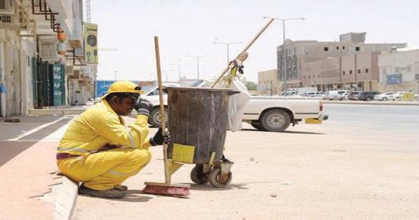 بسبب الطقس الحار.. محافظ الجيزة يكلف بسحب عمال النظافة من الشوارع