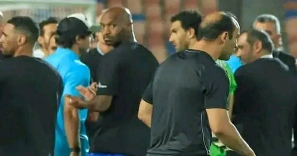 بسبب تجاهله الممر الشرفي.. سيد عبدالحفيظ يشعل أزمة بين الجماهير على السوشيال ميديا |صور