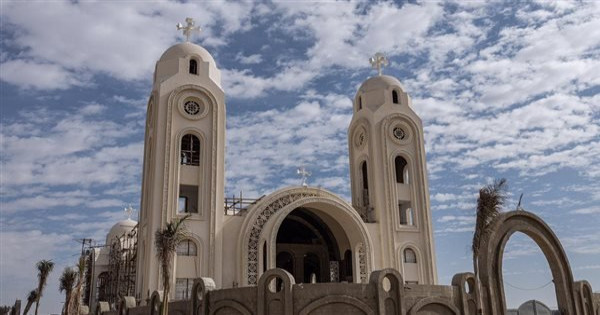 الأنبا رافائيل في عيد الرسل: الله اختار ضعفاء العالم ليخز الأقوياء