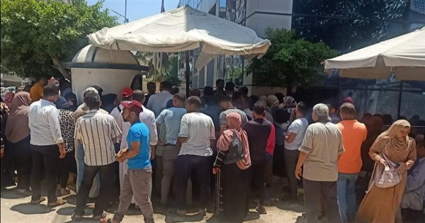 في أول يوم عمل.. شكاوى من البنك الأهلي بسبب سوء الخدمة وسقوط السيستم المتكرر