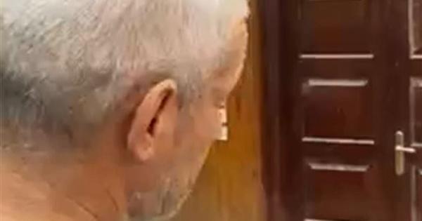 بـ تيشرت أزرق وشعر أبيض.. أول ظهور للمتهم بارتكاب مذبحة الريف الأوروبي | صور وفيديو