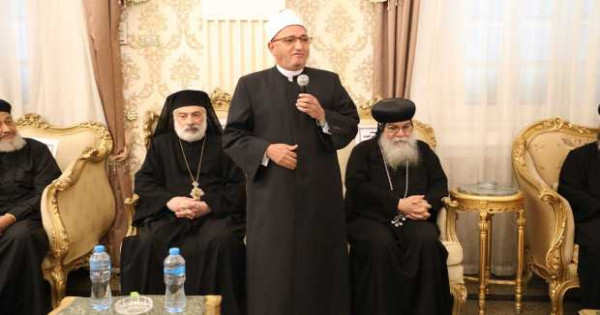 محافظ المنيا يستقبل المهنئين بعيد الأضحى وسط أجواء من الفرحة (صور)