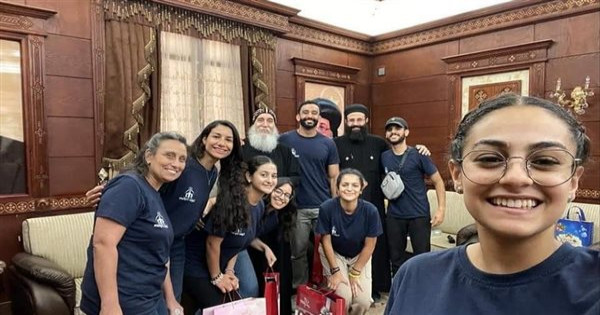 الأنبا غبريال يستقبل مجموعة من شباب المهجر