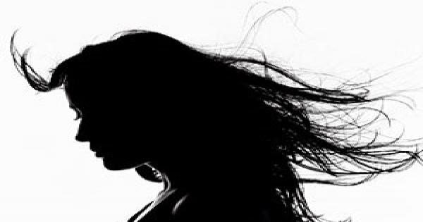 شعر المرأه.. بين التاج والعورة