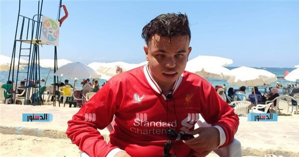 فيديو.."النور مكانه في القلوب.. لم أولد كفيفًا ولكن لتكن مشيئة الله".. "أخنوخ" كفيف يتحدى الإعاقة بالترانيم