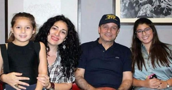 بعد هجومها عليهم.. بنات شريف منير يلغون متابعة والدتهم على الإنستجرام