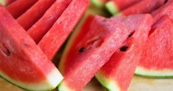 في اليوم العالمي له.. البطيخ يسبب أمراض خطيرة فى هذه الحالة