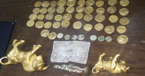 ضبط 292 قطعة أثرية وعملات بحوزة شخصين بالمنيا
