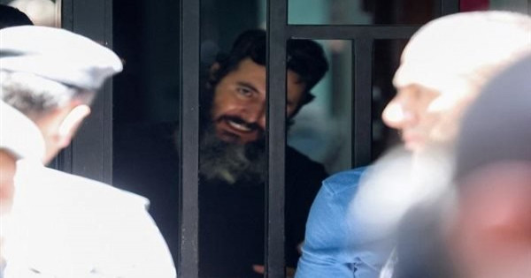 لبنان: مسلح يسلم نفسه داخل بنك مقابل 30 ألف دولار من وديعته