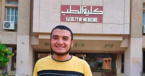أول تعليق من طالب طب أسيوط الذي طلب التحويل لكلية أصول الدين