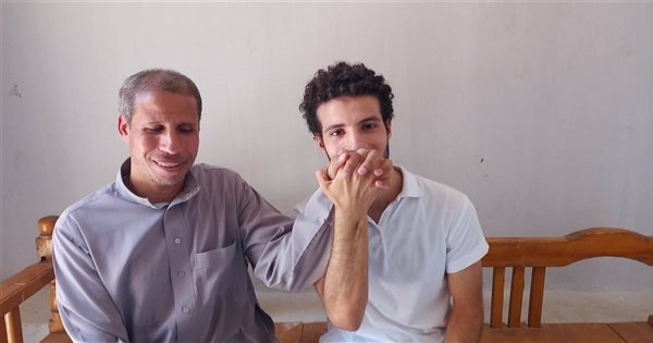 الرابع مكرر بالثانوية العامة بأسيوط: بكيت من الفرحة ولي شقيقة توأم حصدت 94.8%| فيديو