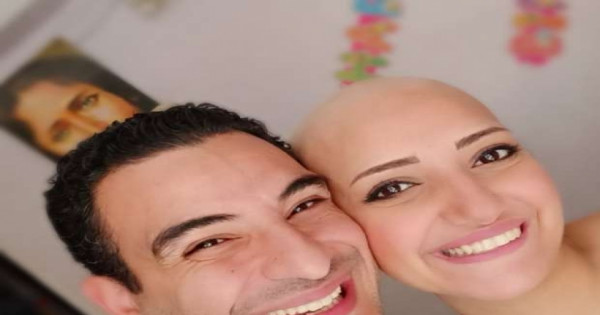انتقادات لـ«مايكل» بعد دعمه لزوجته محاربة السرطان بـ«سيلفي من غير باروكة»: مبهتمش