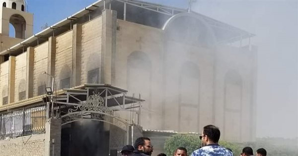 فيديو محاولات للسيطرة علي حريق كنيسة الأنبا بيشوي في المنيا الجديدة والدفع بـ 10 سيارات إطفاء