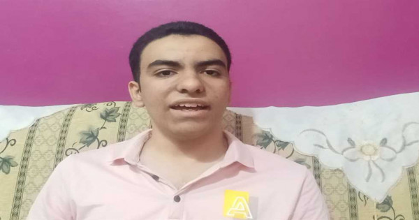 كيرلس نسيم الرابع علمي علوم مكرر بقنا: «مجدي يعقوب قدوتي.. وأمنيتي الالتحاق بكلية الطب»