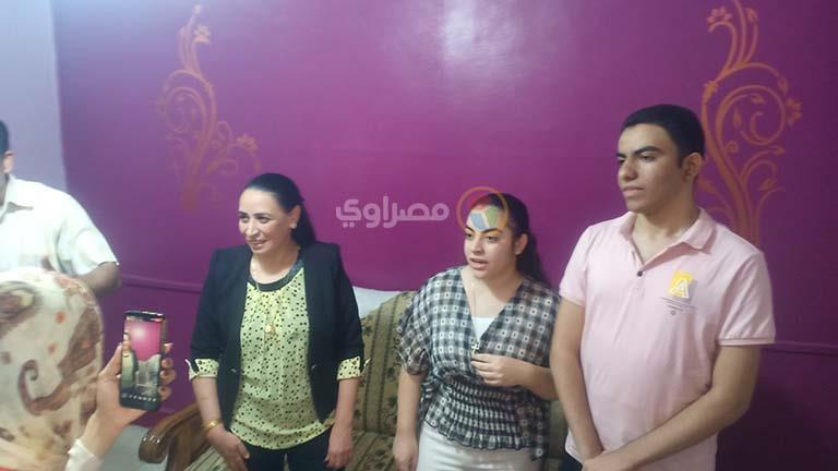 بالفيديو- زغاريد في منزل "كيرلس" الرابع على الثانوية بقنا: " أزمة كورونا فادتني"