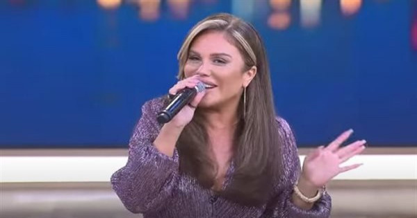 منزلها تعرض لـ قذيفة| نيكول سابا تروي مواقف صعبة عن الأزمات بلبنان