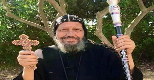 راعي الكنيسة القبطية بشيكاغو يسترجع ذكرياته مع المتنيح الانبا ايساك : كان يقضي وقتًا طويلا في الصلاة وقراءة كتب الآباء وترجم بعض الكتب الآبائيّة وحفظها في عِدّة كشاكيل عنده بخطّ اليد