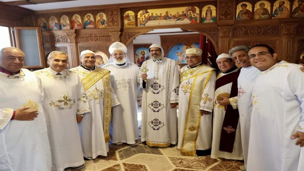 الانبا انجيلوس يسيم الارخن الدكتور عاطف وديع لرتبة الدياكونية باسم ارشيليدس